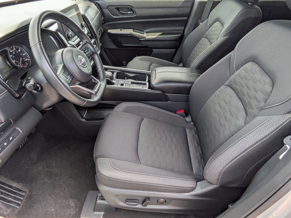 Used 2025 Nissan Pathfinder SV FWD image 11
