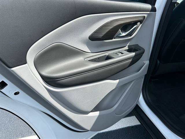 Used 2023 GMC Terrain SLT w/ Infotainment Package II image 23