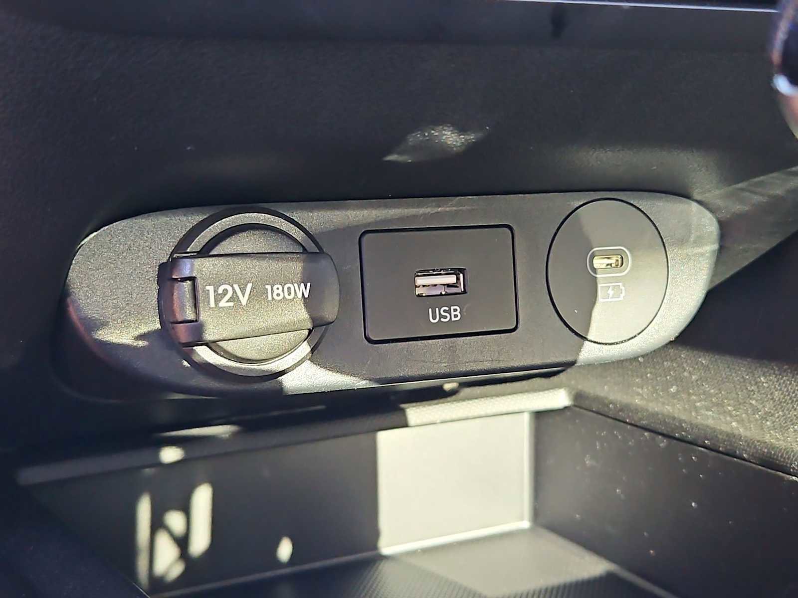 Certified 2025 Hyundai Elantra SE image 30