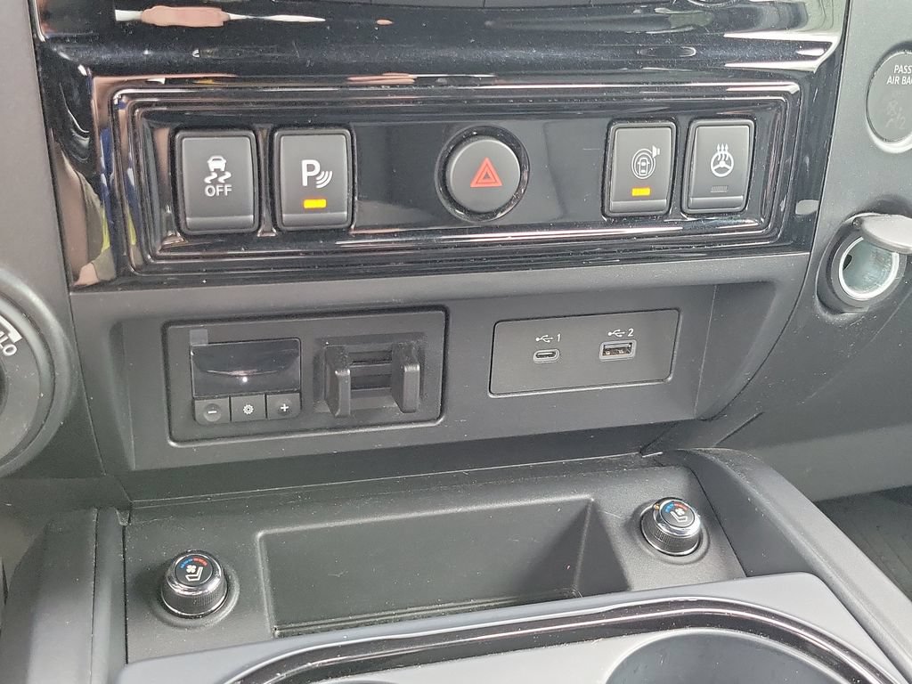 Used 2021 Nissan Titan PRO-4X w/ Pro-4x Convenience Package AWD/4WD image 32