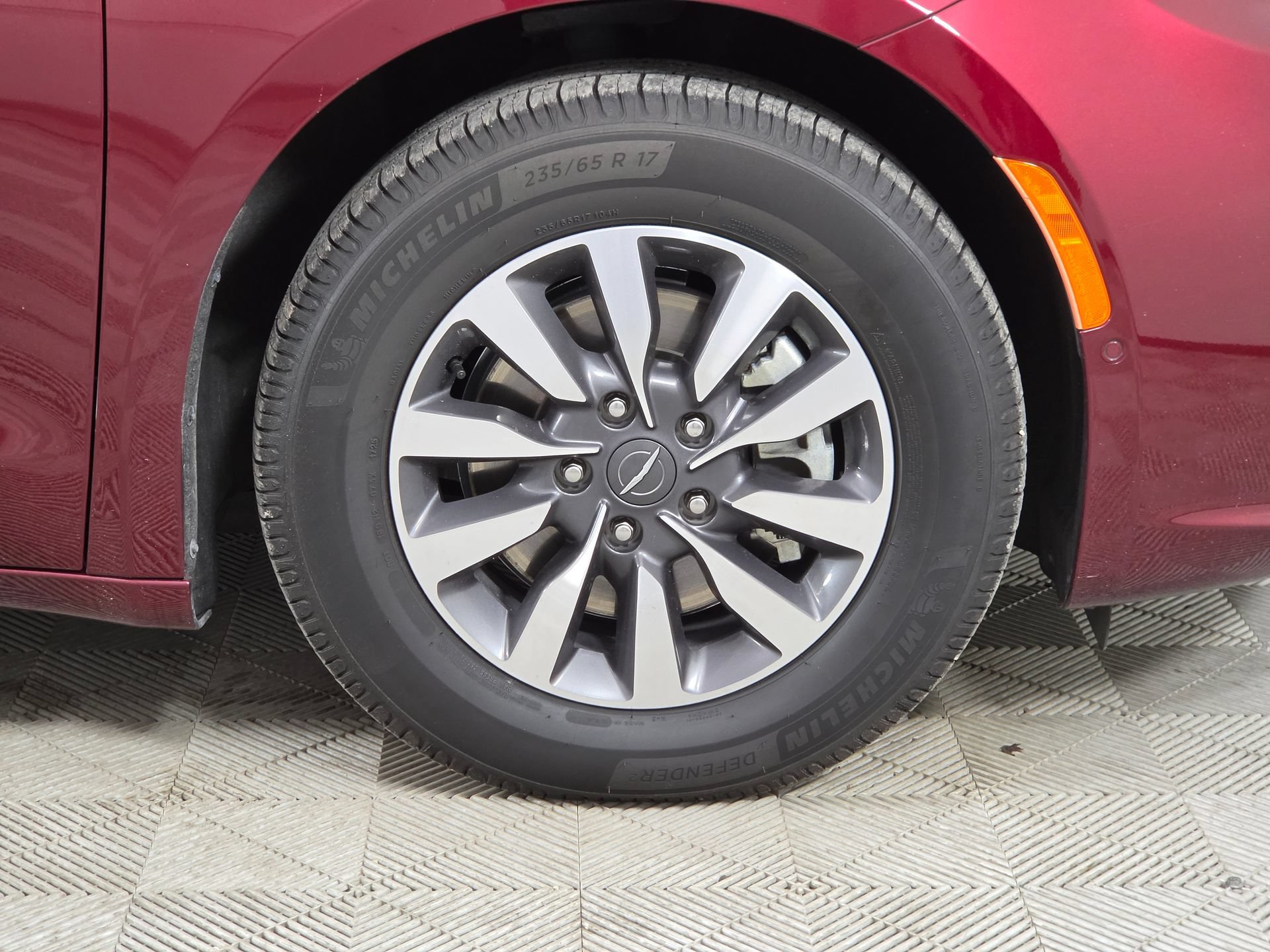 Used 2022 Chrysler Pacifica Limited w/ Uconnect Theater Family Group FWD image 10