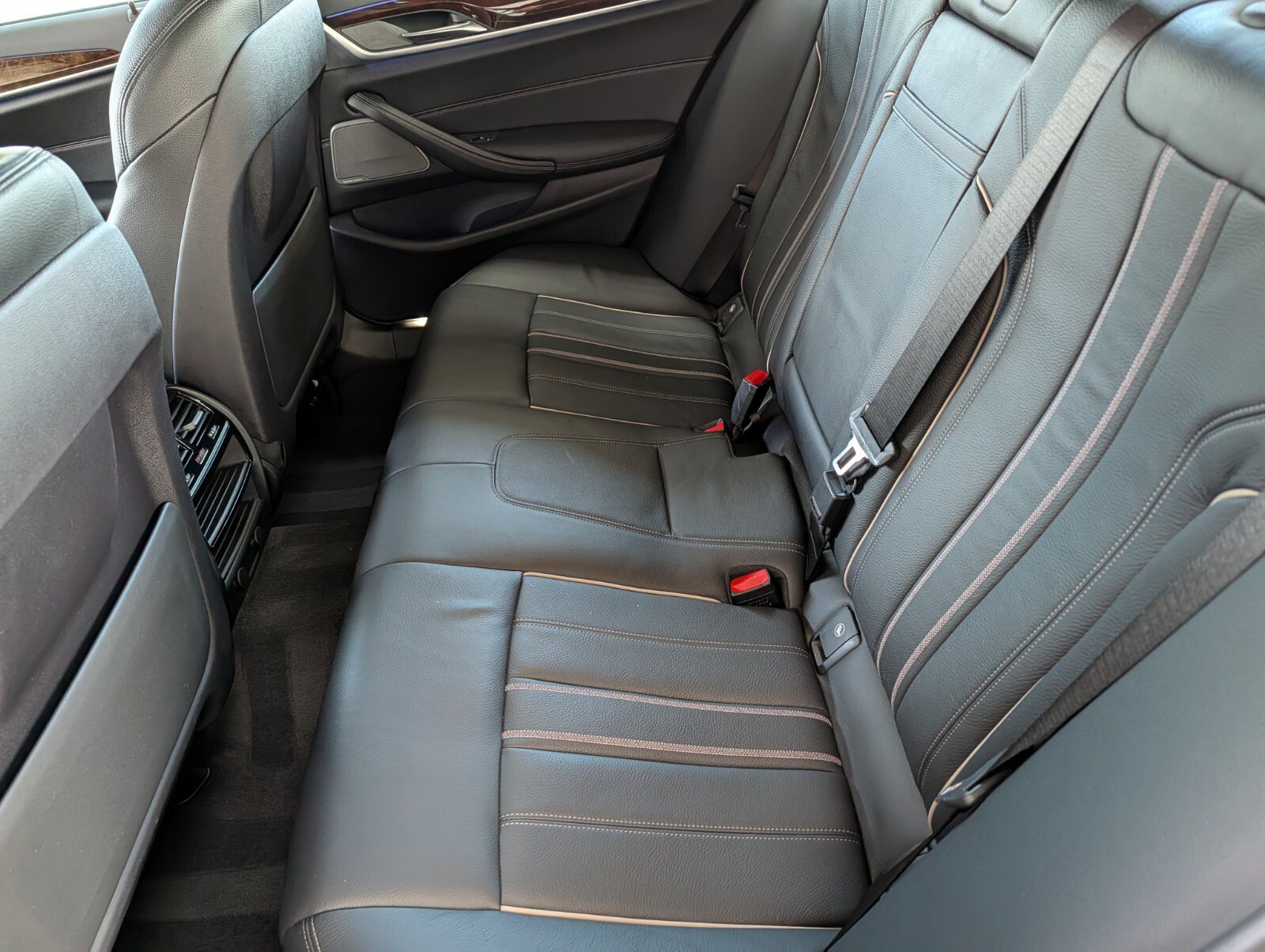 Used 2018 BMW 530e xDrive w/ Premium Package 2 image 14