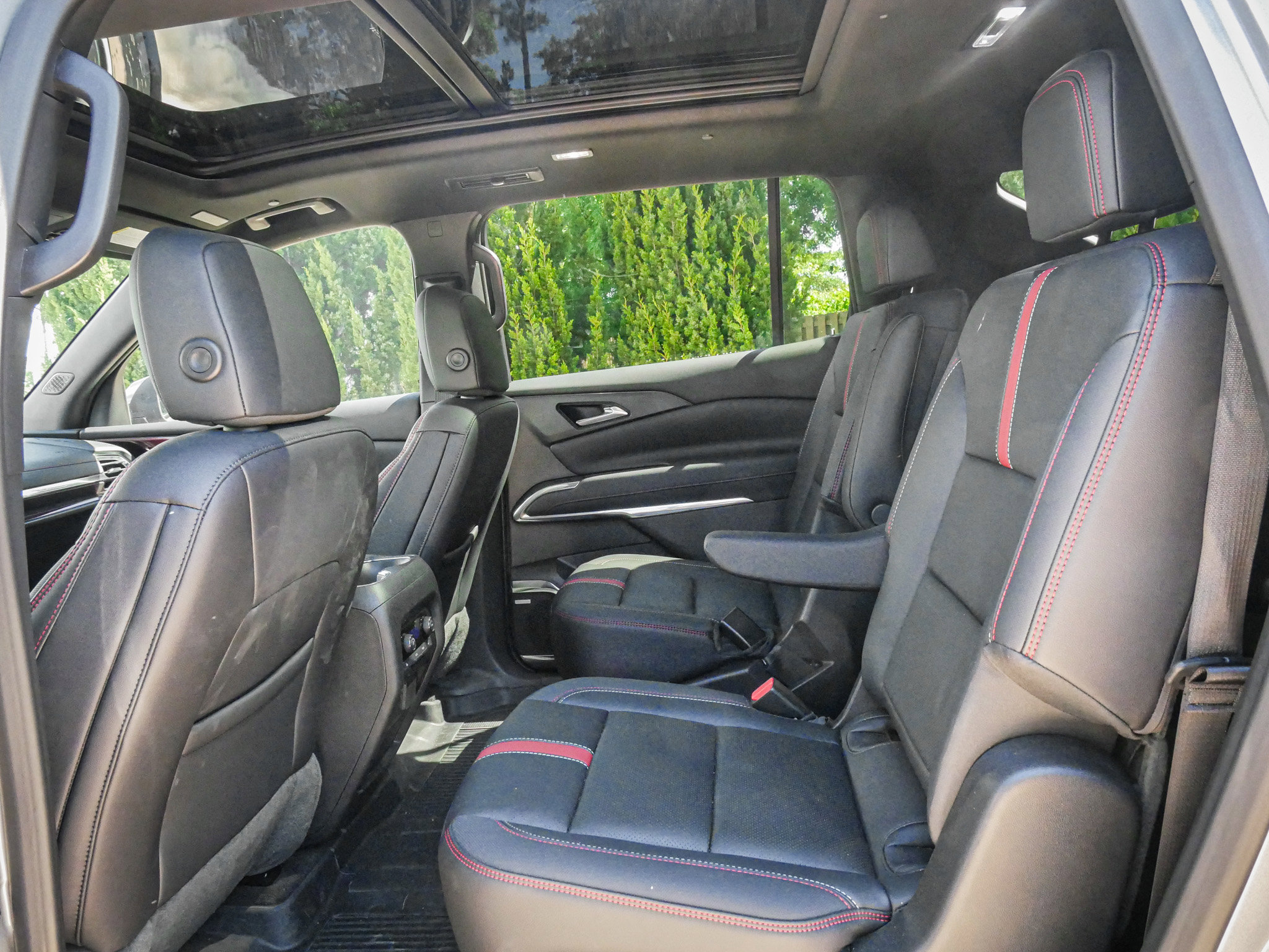 Used 2026 Chevrolet Traverse RS FWD image 8