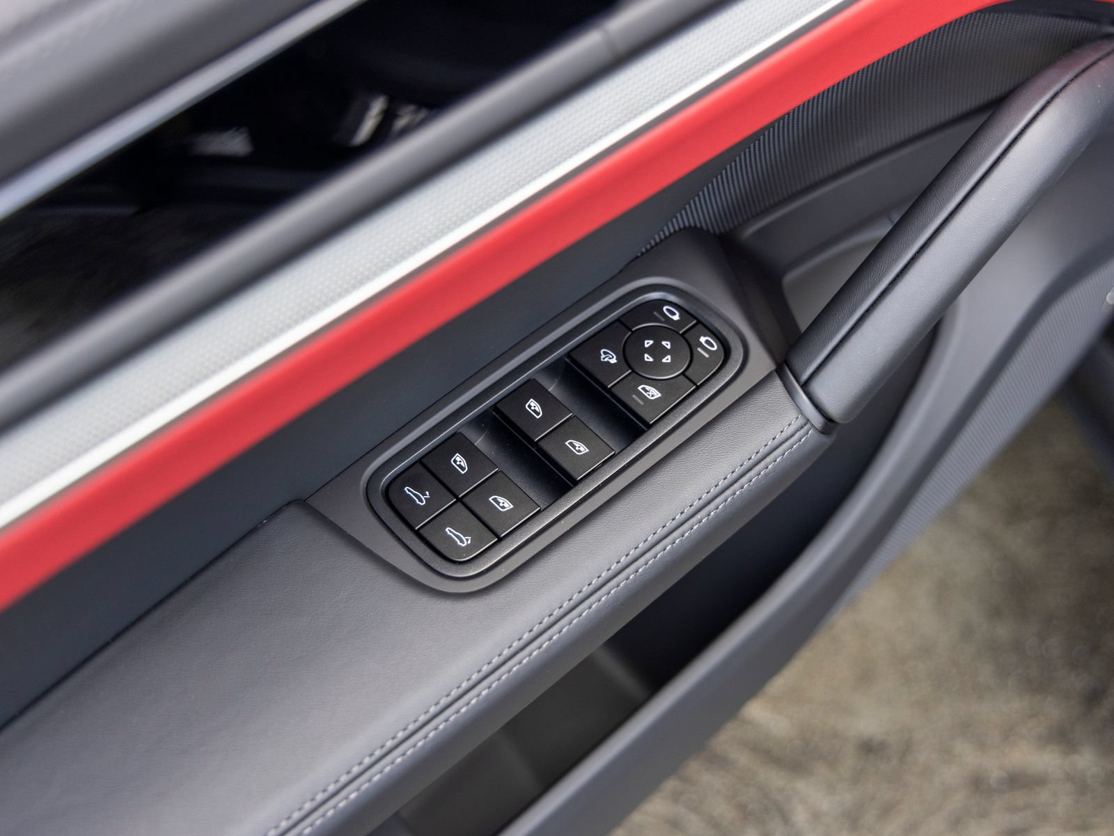 New 2026 Porsche Cayenne Coupe AWD/4WD image 28