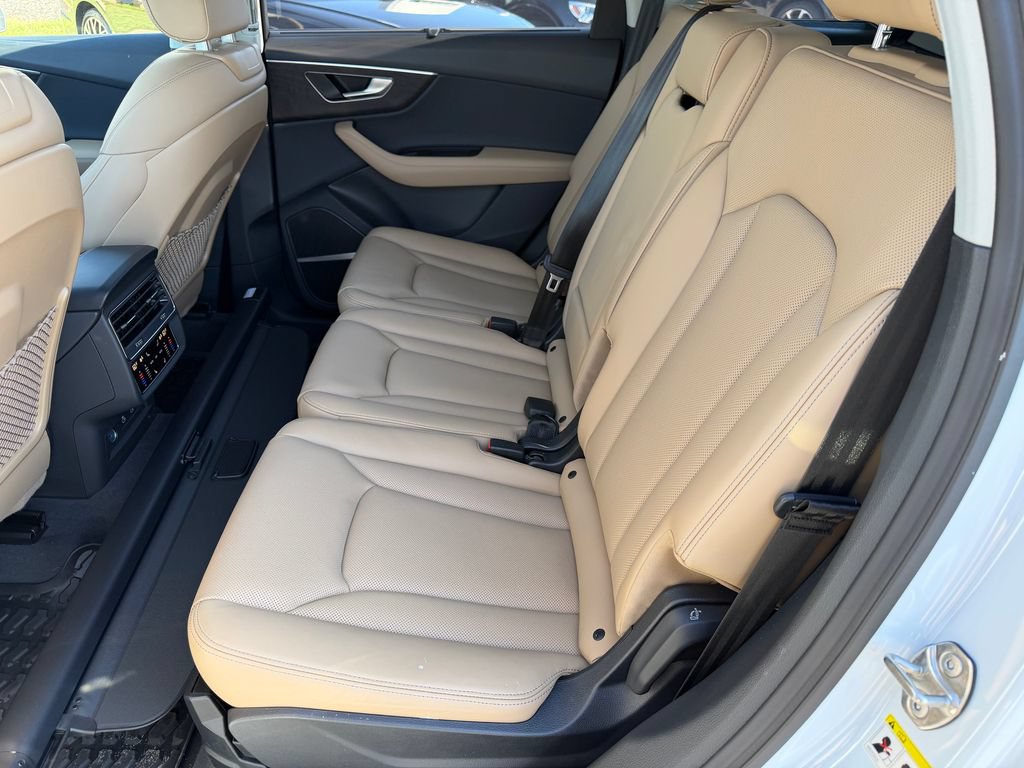 Certified 2025 Audi Q7 3.0T Prestige AWD/4WD image 22