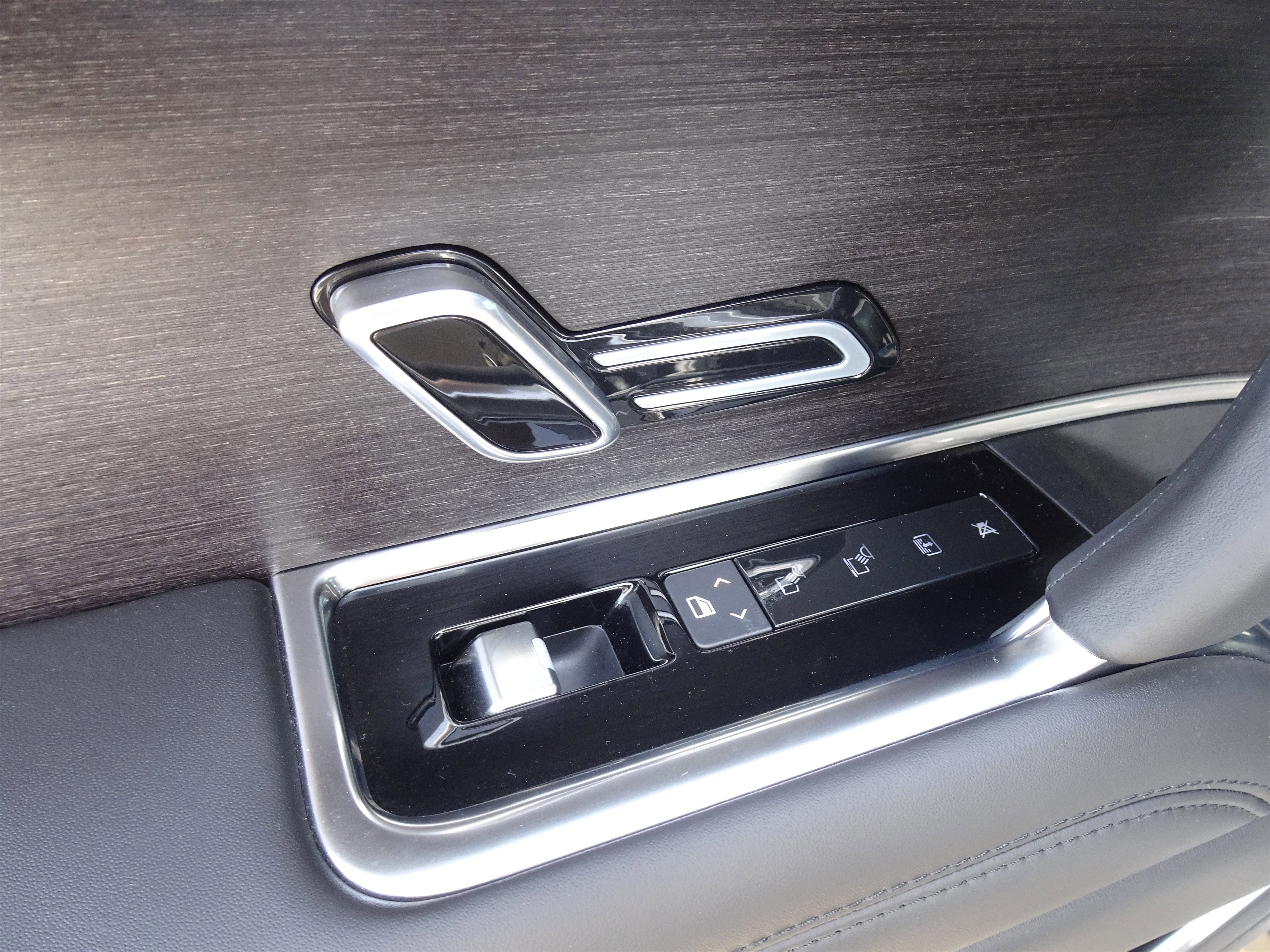 Certified 2024 Land Rover Range Rover SE AWD/4WD image 22