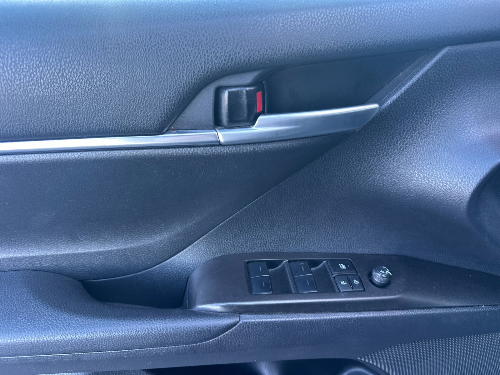 Used 2024 Toyota Camry SE image 10