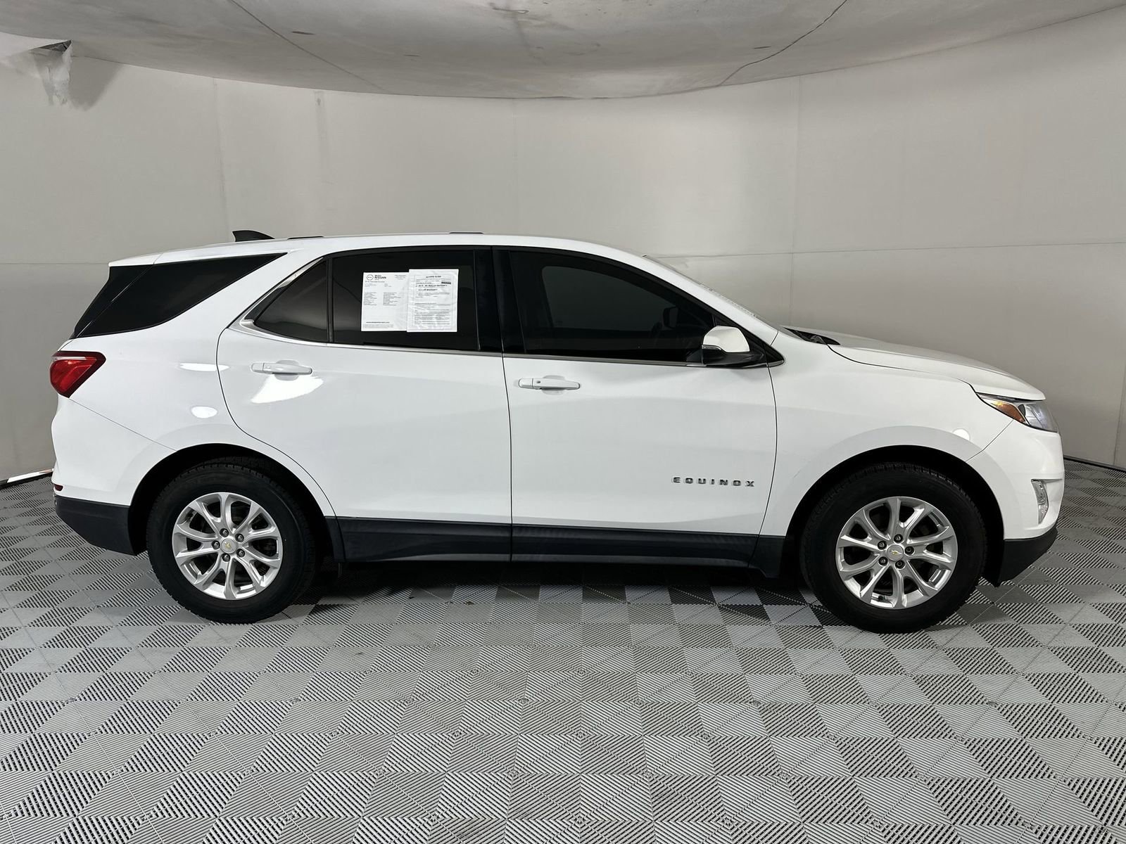 Used 2019 Chevrolet Equinox LT FWD image 9