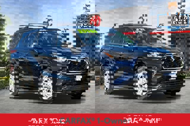 Used 2020 Toyota Highlander LE image 2