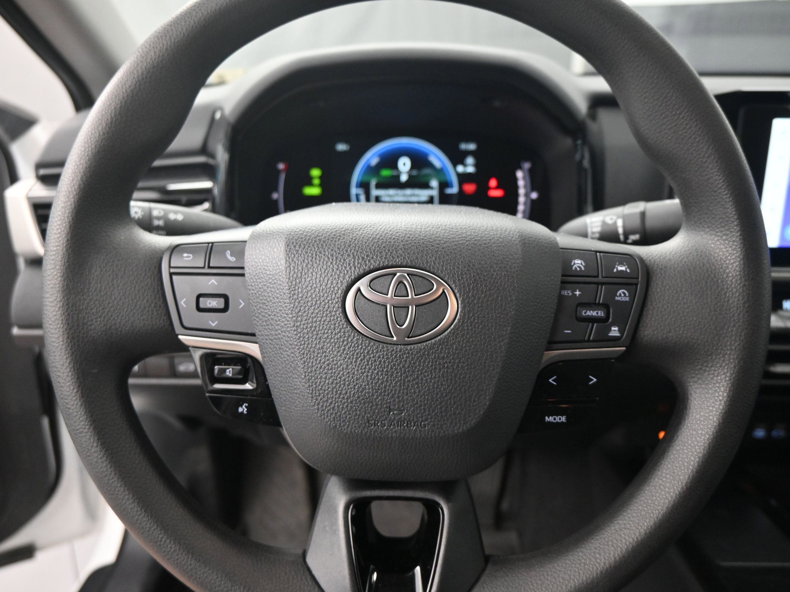 Used 2025 Toyota Camry LE w/ Convenience Package image 11