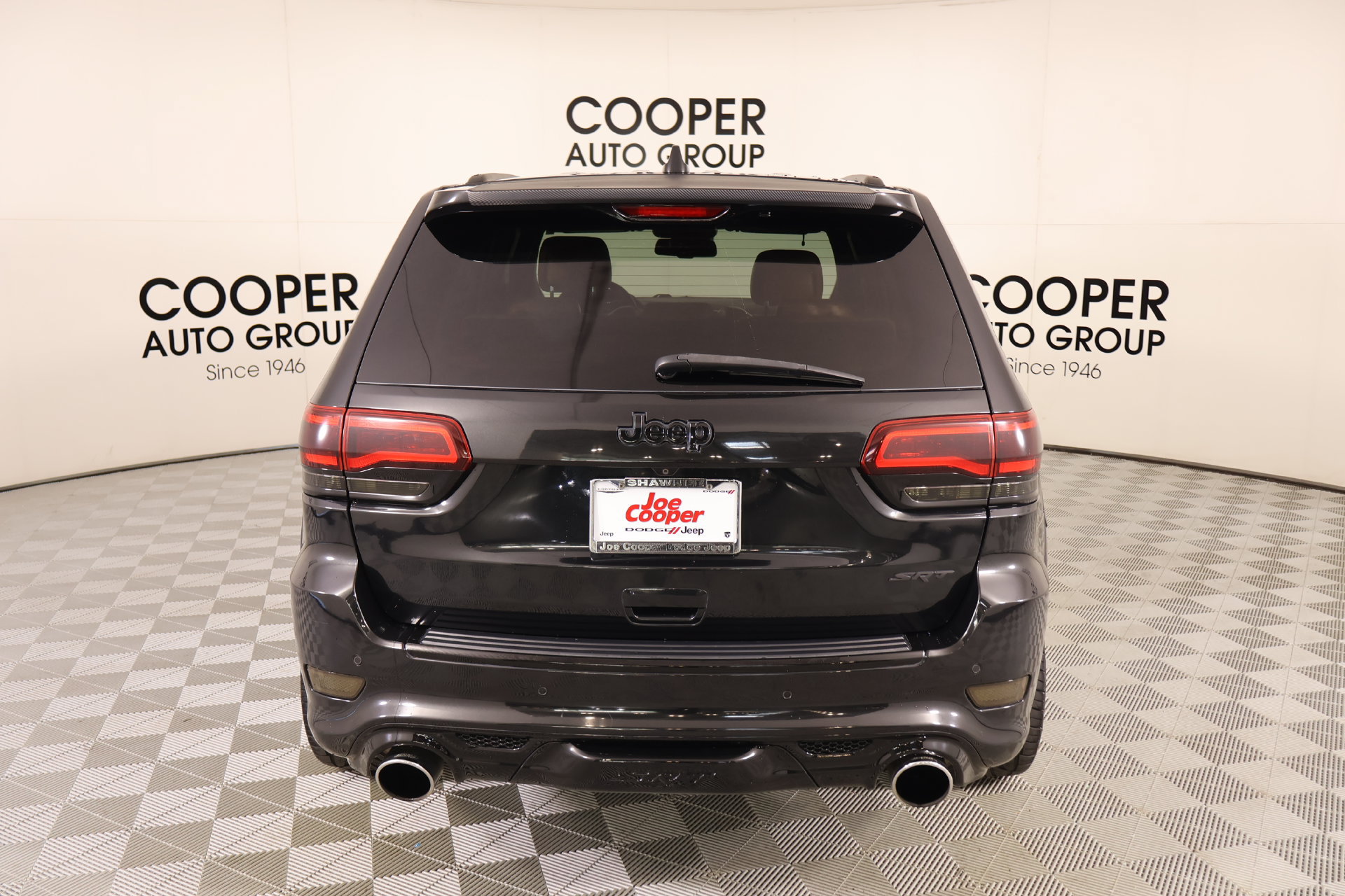 Used 2015 Jeep Grand Cherokee SRT w/ Luxury Group II AWD/4WD image 23