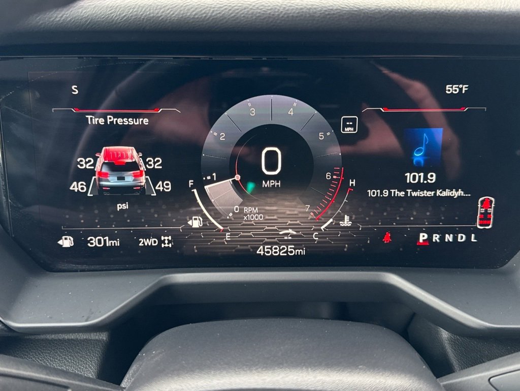 Used 2024 GMC Acadia Elevation image 4