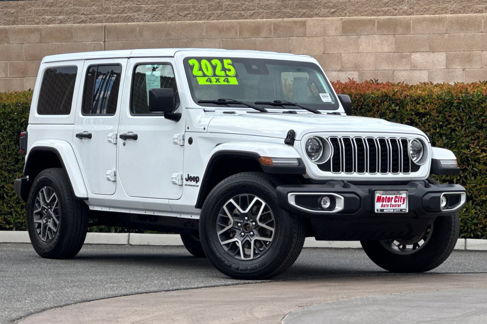 Used 2025 Jeep Wrangler Unlimited Sahara AWD/4WD video 2