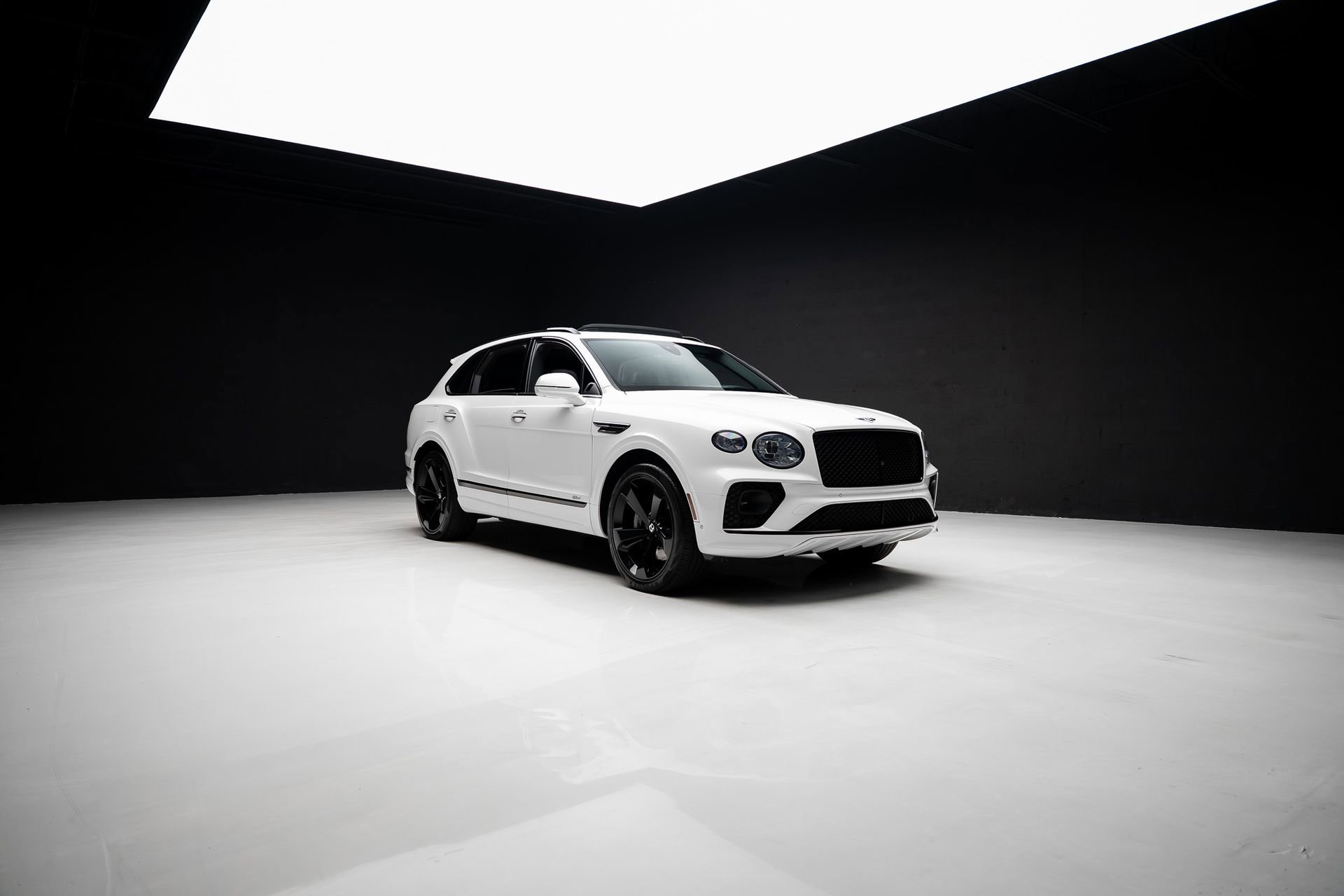 Used 2021 Bentley Bentayga Plug-In Hybrid image 83