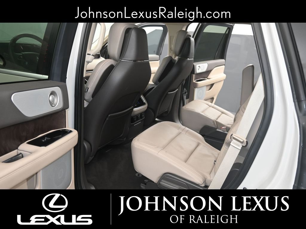 Used 2023 Lincoln Navigator Reserve image 12