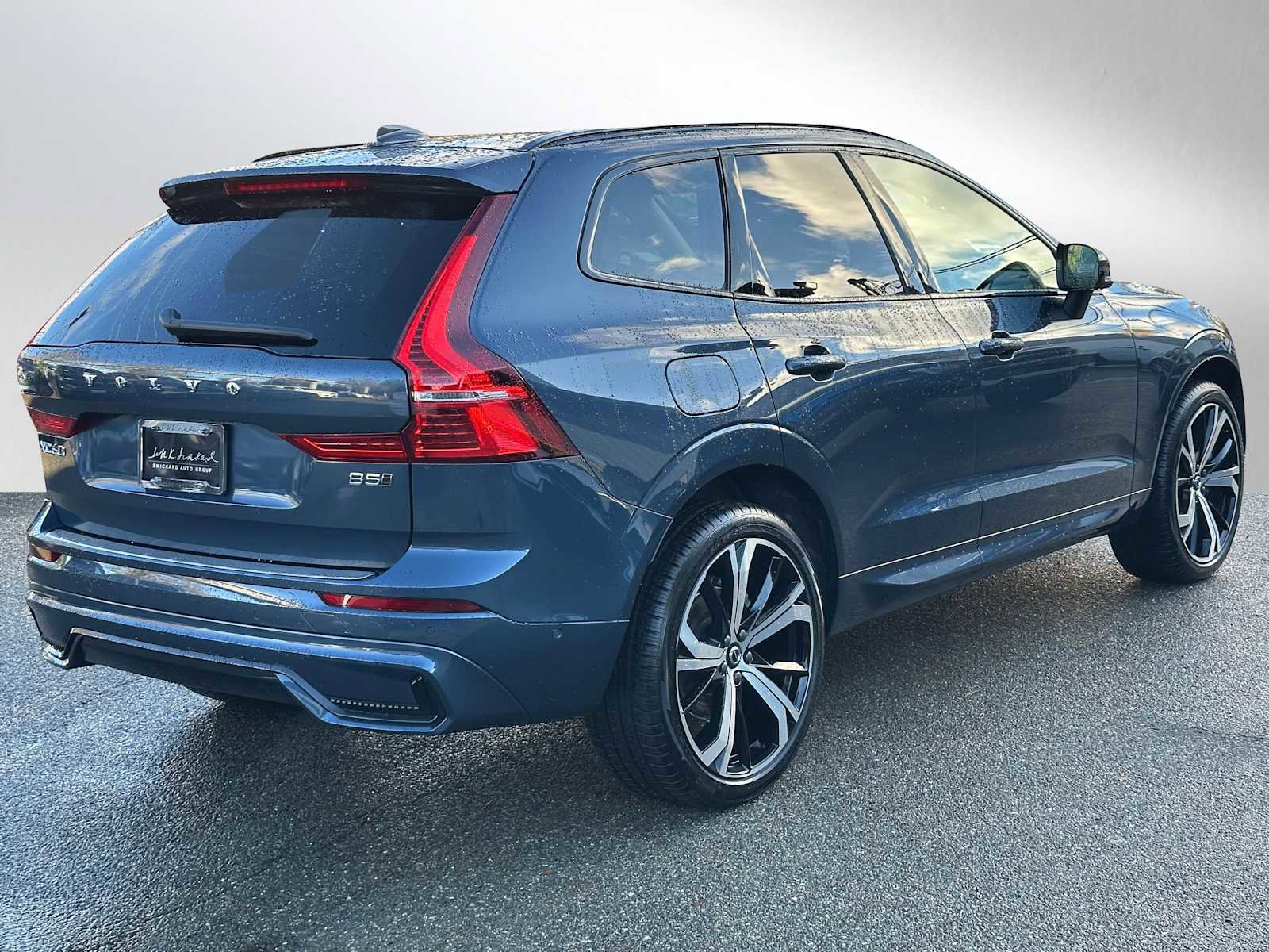 Used 2025 Volvo XC60 B5 Ultra w/ Protection Package Premier image 3