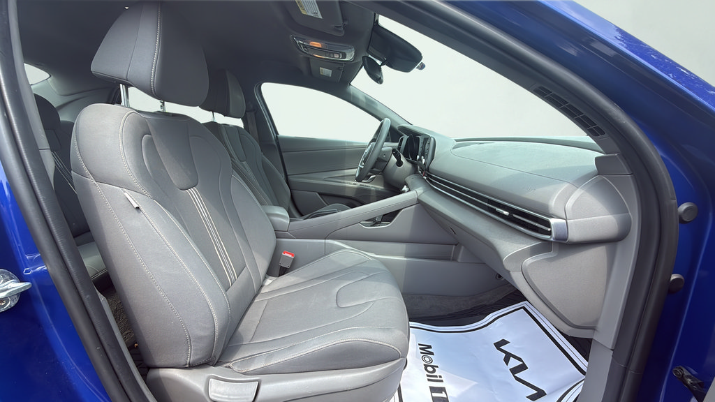 Used 2023 Hyundai Elantra SEL w/ Cargo Package FWD image 37