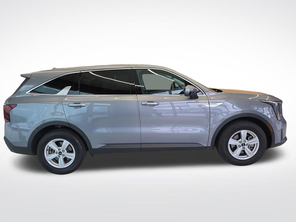 Certified 2025 Kia Sorento LX FWD image 8