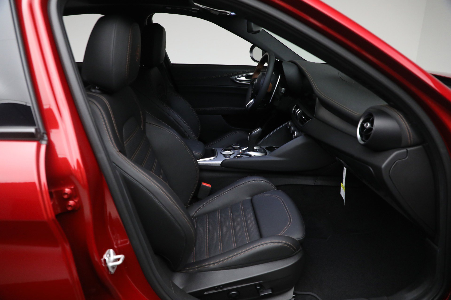 New 2025 Alfa Romeo Giulia AWD w/ Driving Assist Package image 16
