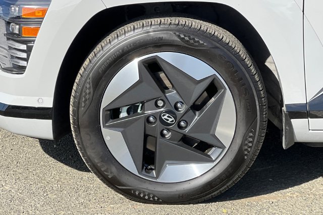 Certified 2025 Hyundai Kona Limited FWD image 35