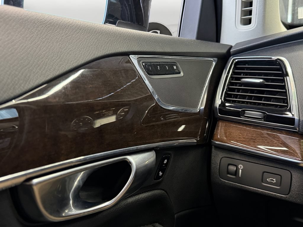 Used 2017 Volvo XC90 T6 Momentum w/ Vision Package AWD/4WD image 16