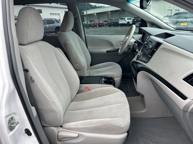 Used 2014 Toyota Sienna LE image 10