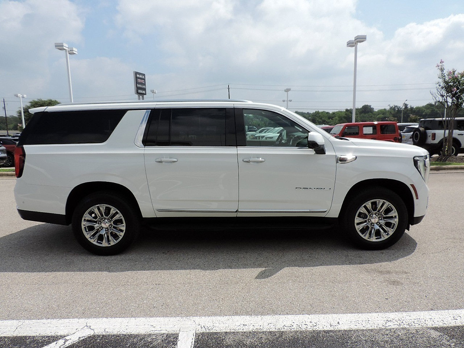 Certified 2025 GMC Yukon XL Denali AWD/4WD image 4