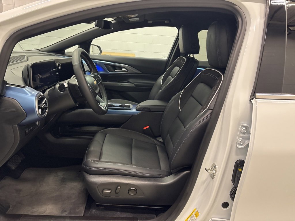 Used 2024 Chevrolet Equinox EV LT image 9