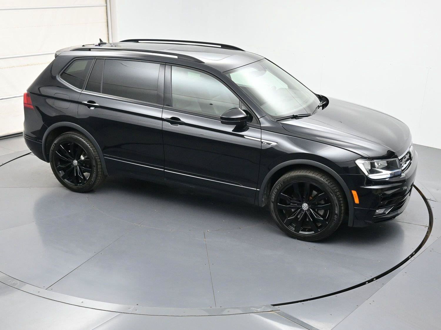 Used 2020 Volkswagen Tiguan SE R-Line AWD/4WD image 34