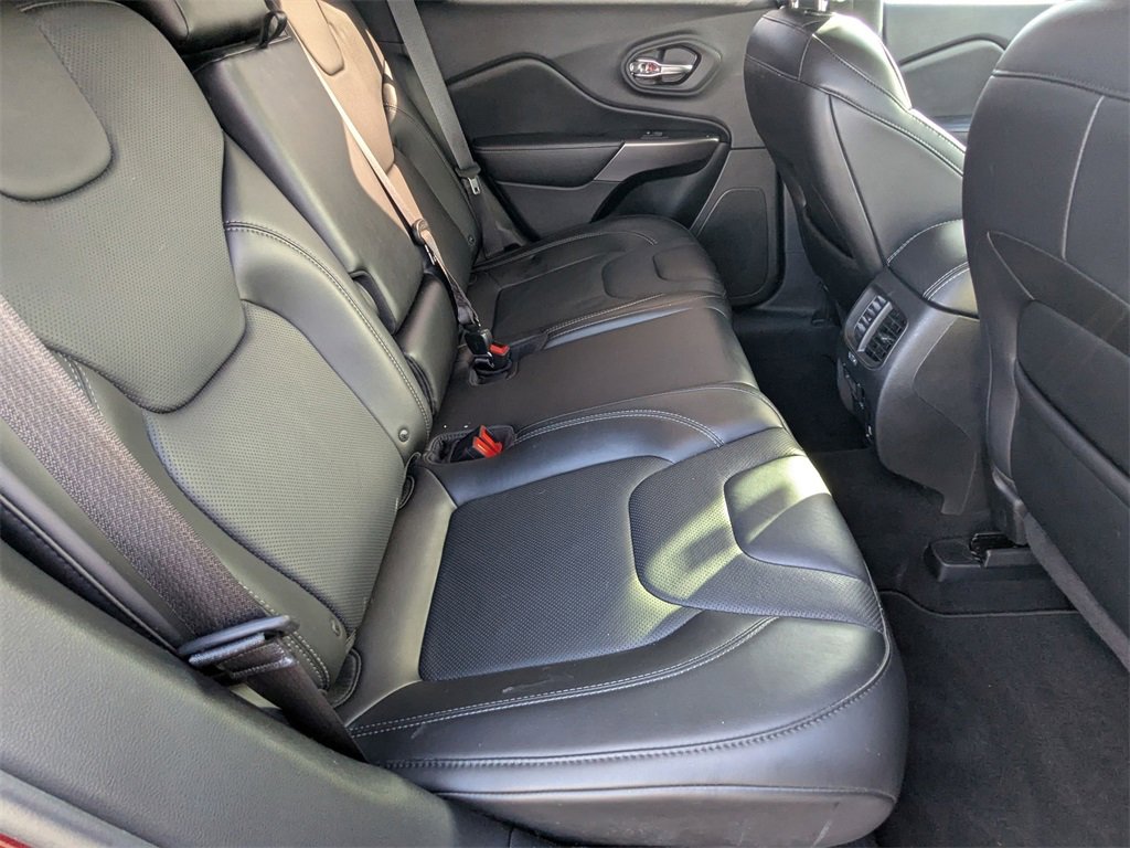 Used 2019 Jeep Cherokee Limited image 18