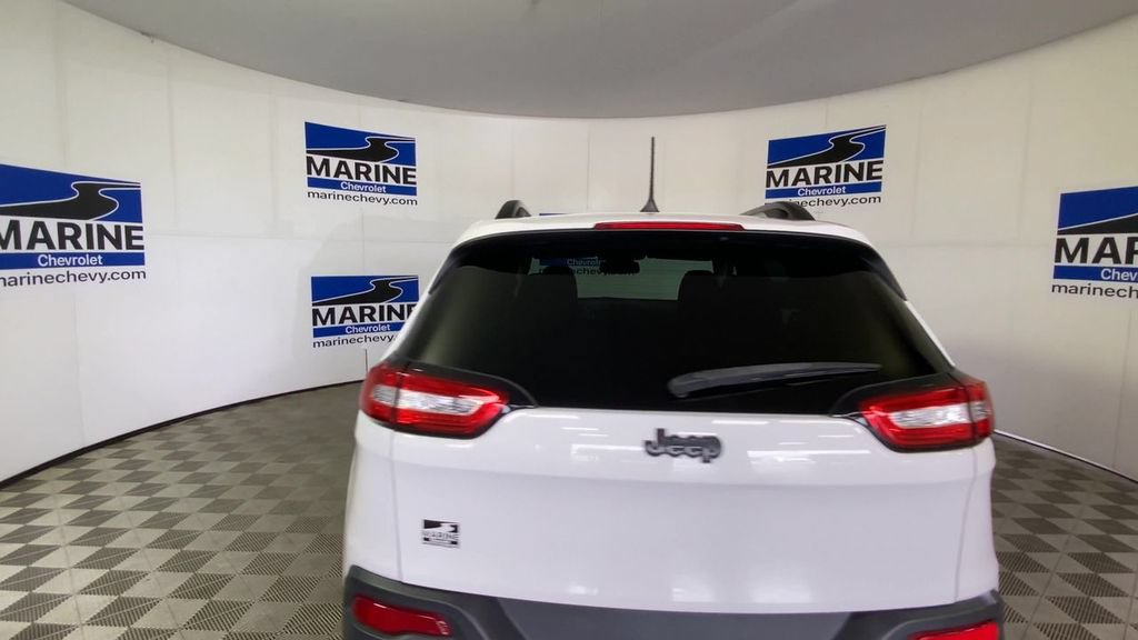 Used 2017 Jeep Cherokee Sport FWD image 9
