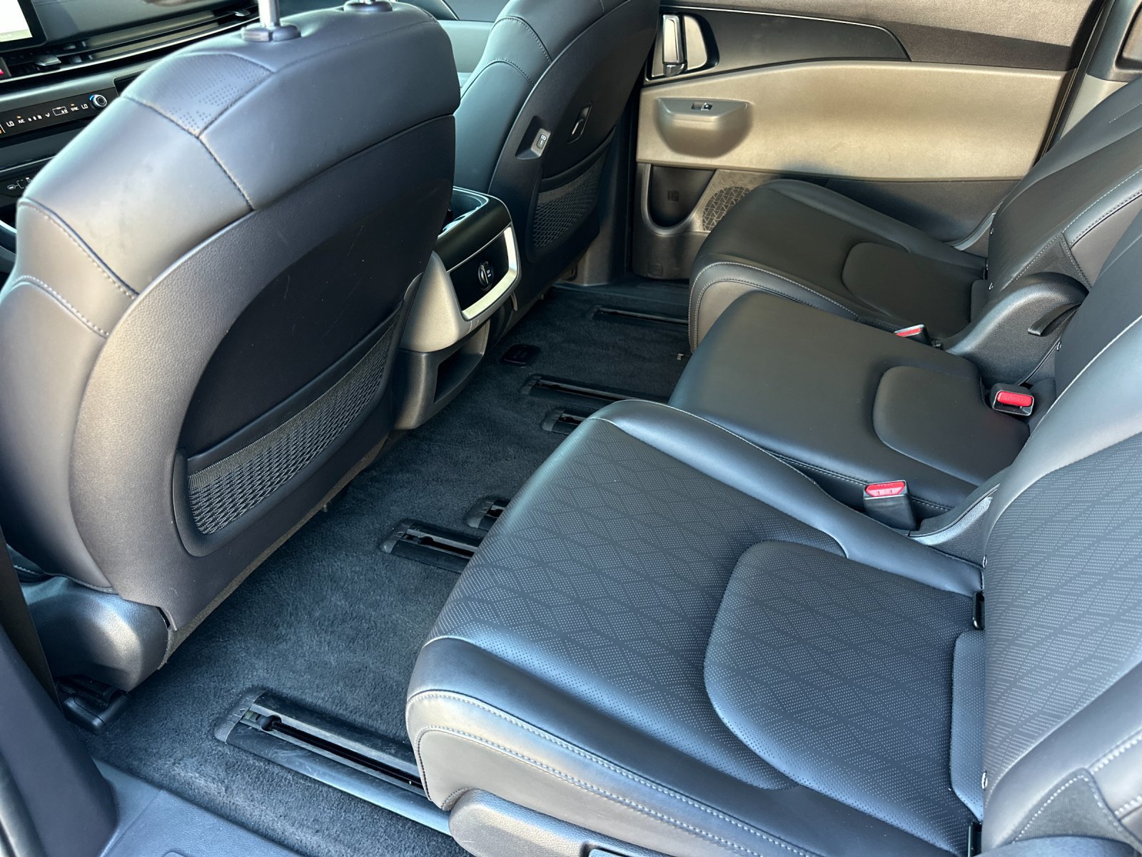 Used 2026 Kia Carnival FWD image 11