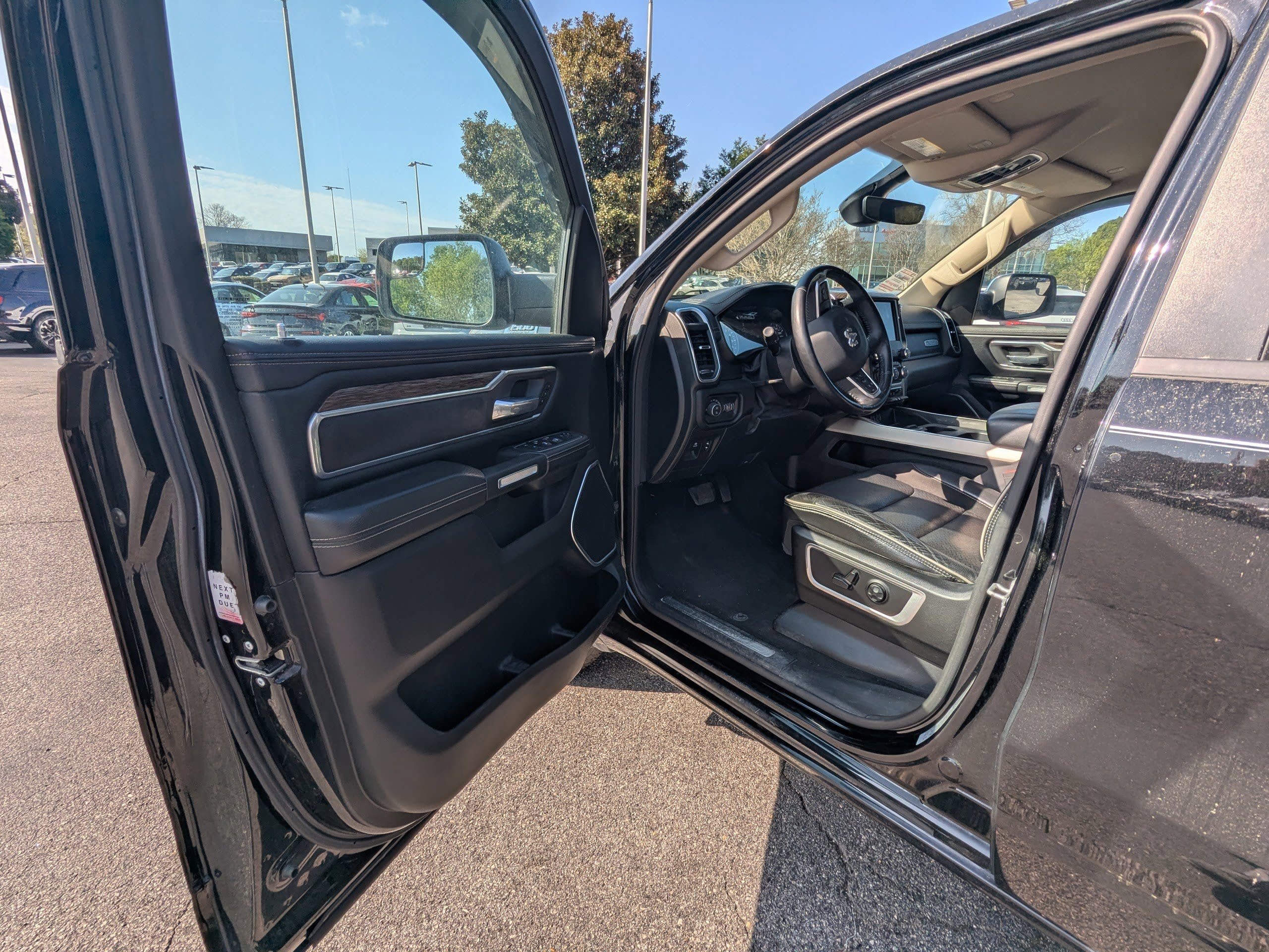 Used 2020 RAM 1500 Laramie AWD/4WD image 9