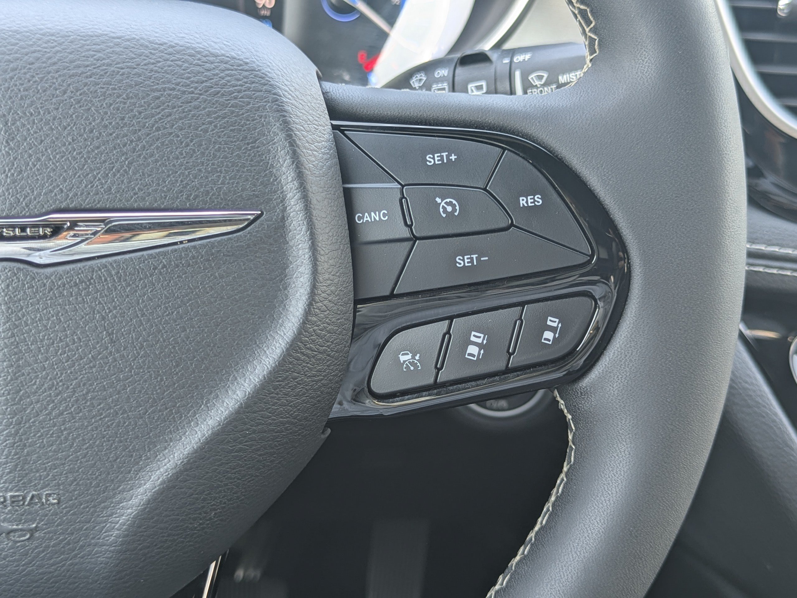 Used 2023 Chrysler Pacifica Limited w/ S Appearance Package FWD image 26