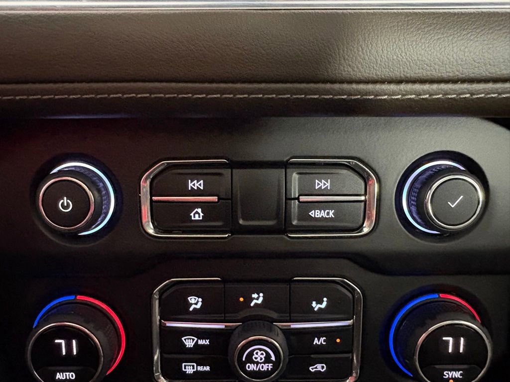 Used 2022 Chevrolet Suburban LT w/ LT Signature Package image 27