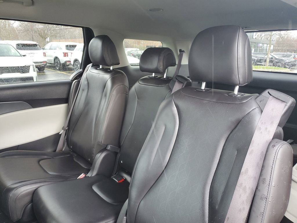 Used 2024 Kia Carnival LX FWD image 27