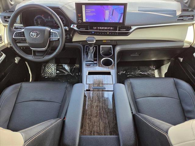 Used 2025 Toyota Sienna Platinum AWD/4WD image 17