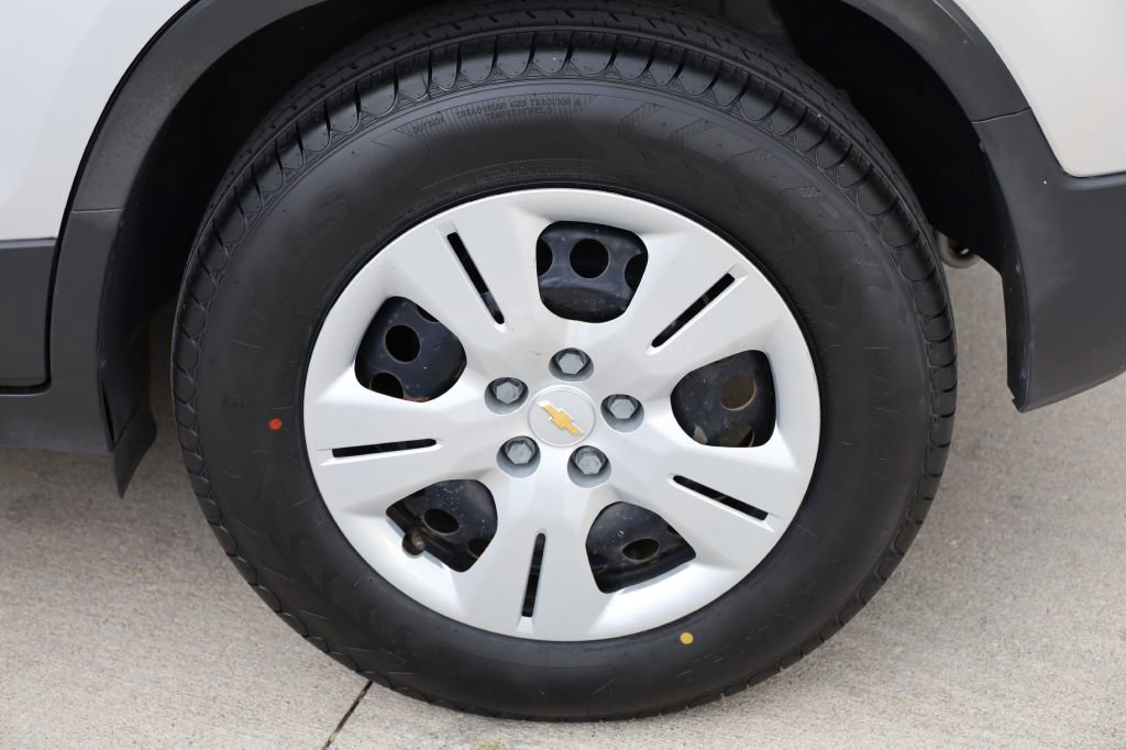 Used 2017 Chevrolet Trax LS FWD image 29