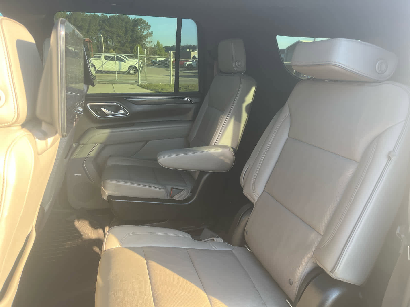 Used 2021 GMC Yukon XL SLT w/ SLT Premium Package image 31