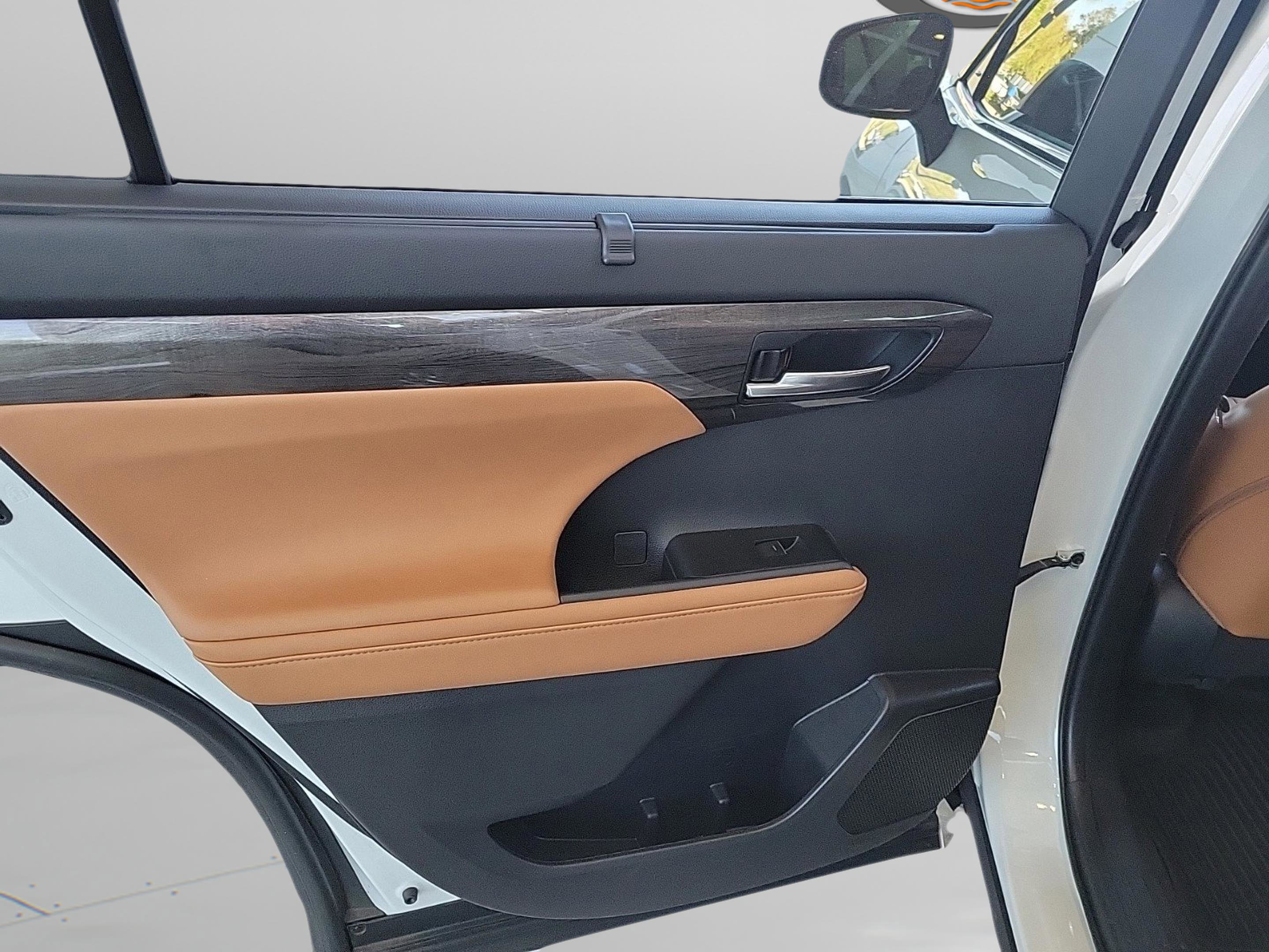 Used 2024 Toyota Highlander Platinum image 11