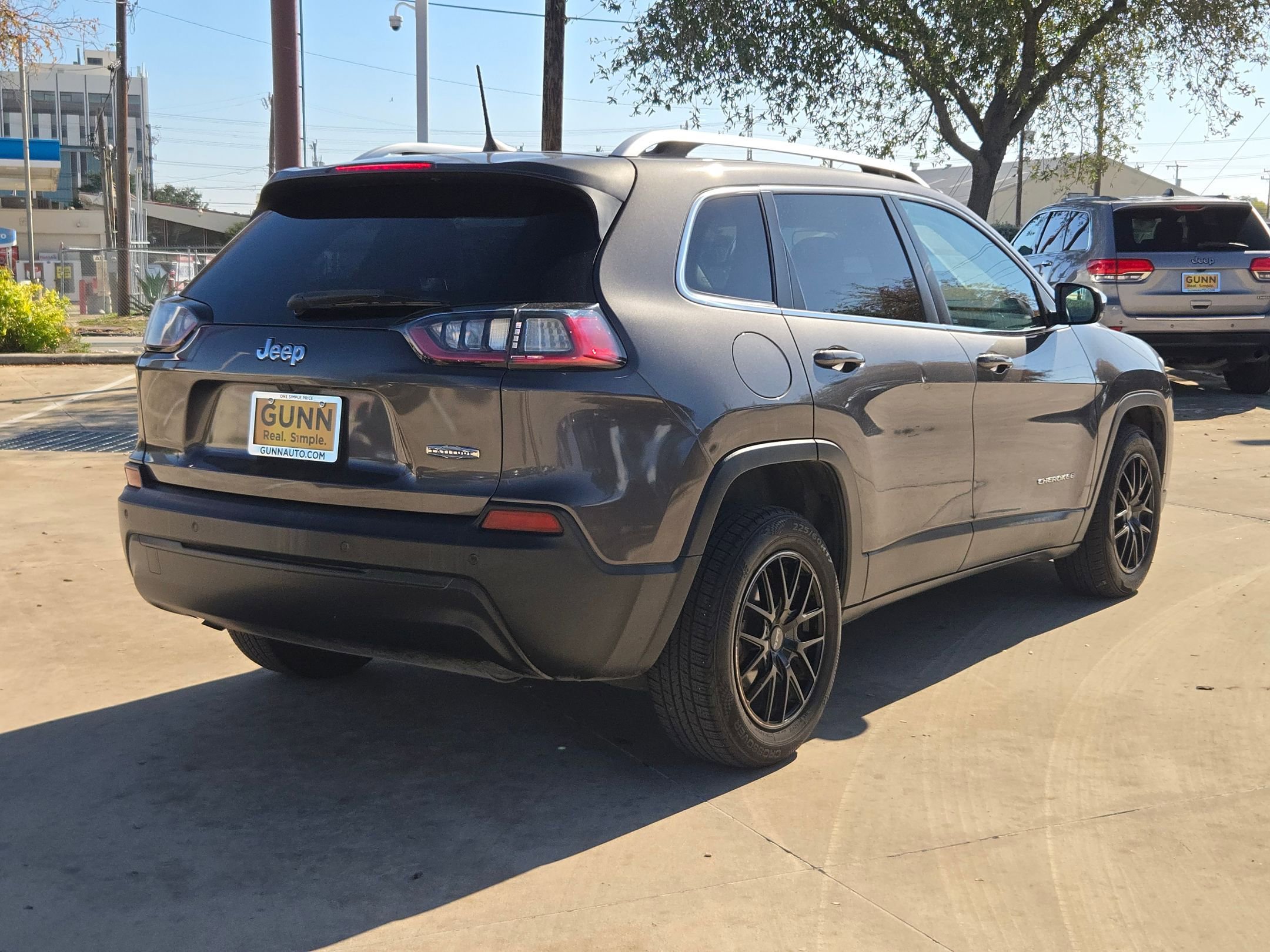 Used 2019 Jeep Cherokee Latitude Plus FWD image 7