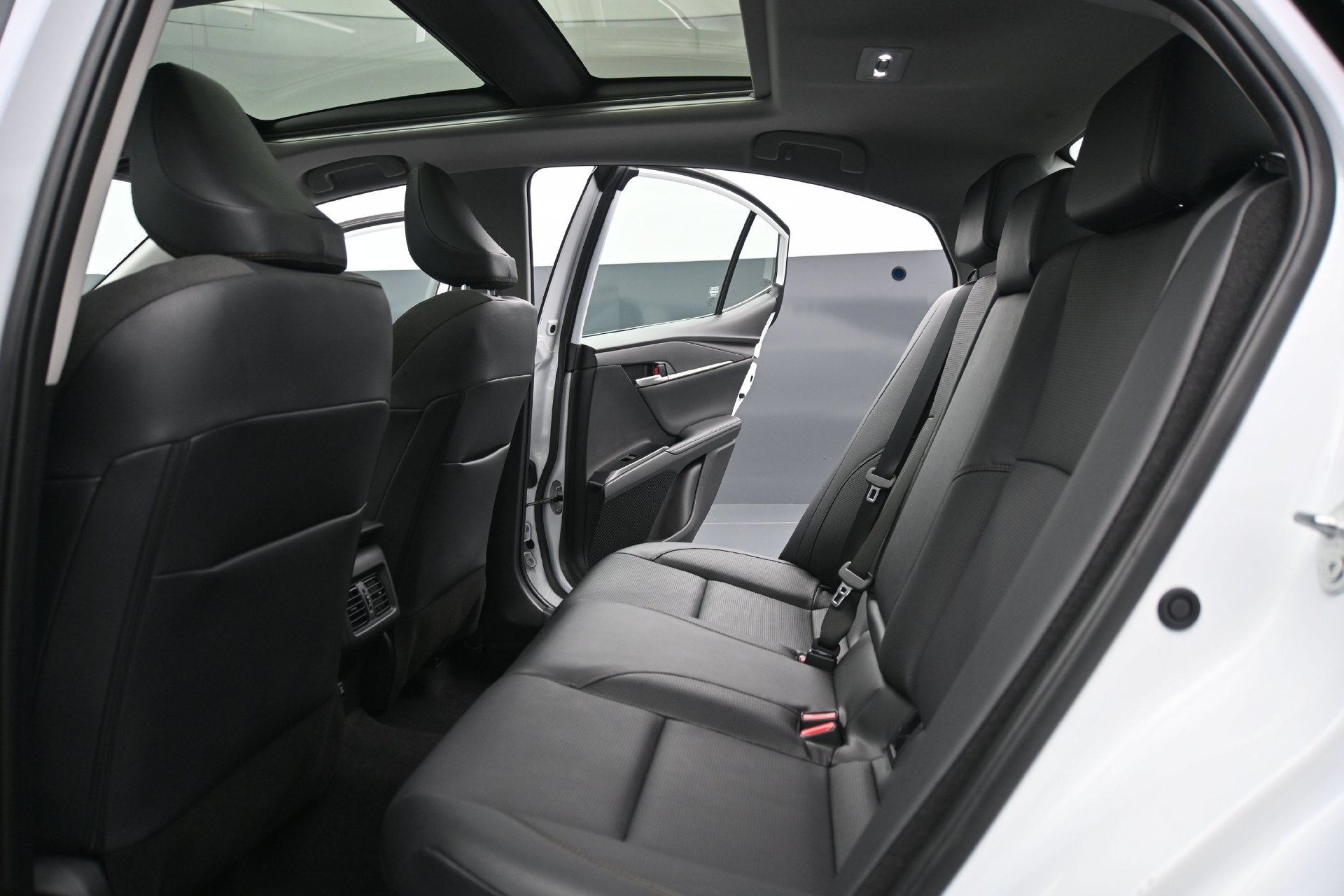 Used 2025 Toyota Camry XLE AWD/4WD image 15