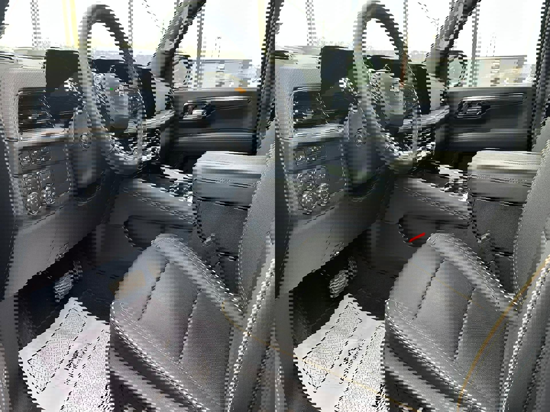 Certified 2025 Chevrolet Suburban Premier image 16