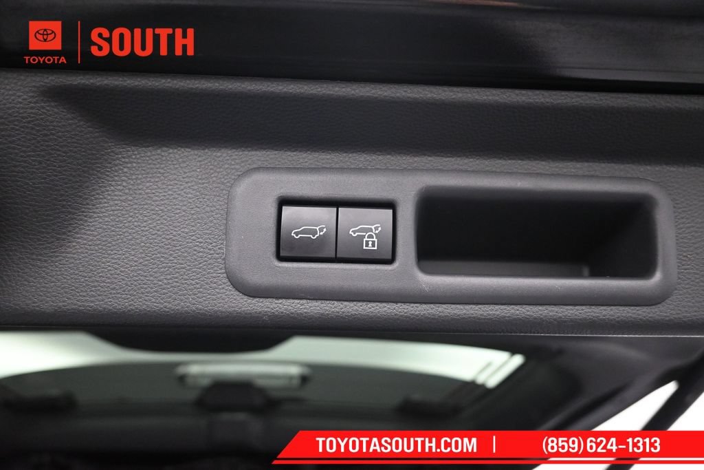 Used 2024 Toyota Sequoia Capstone AWD/4WD image 38