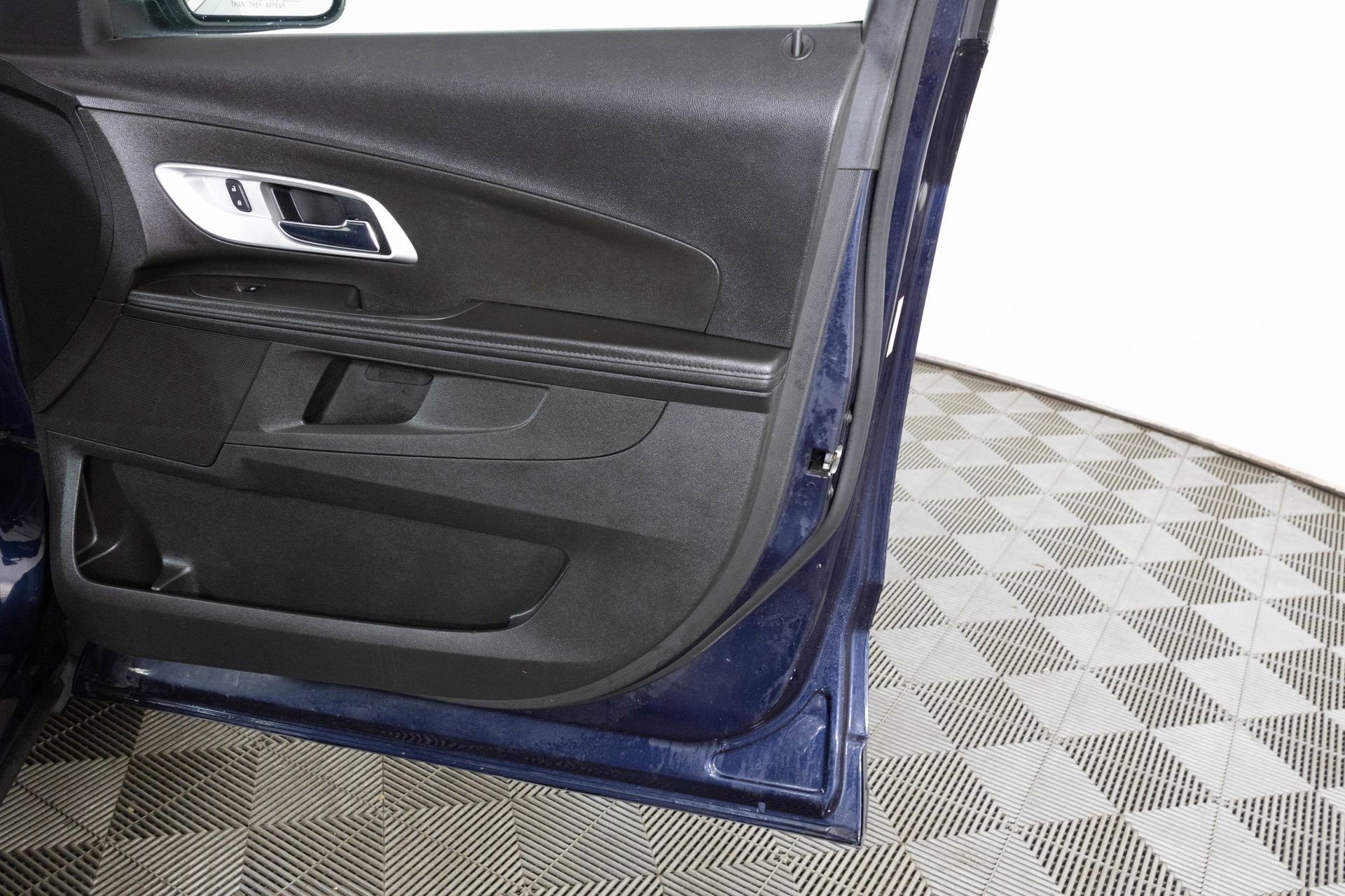 Used 2015 Chevrolet Equinox LS image 36