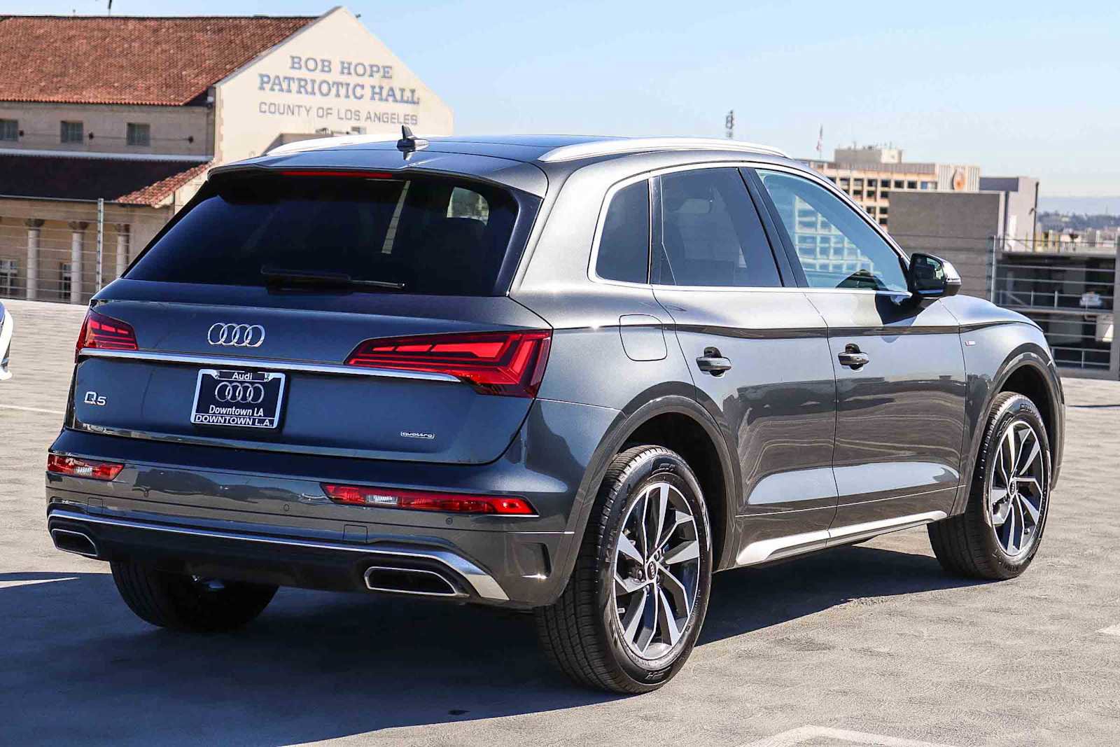 Used 2023 Audi Q5 2.0T Premium w/ Convenience Package image 4