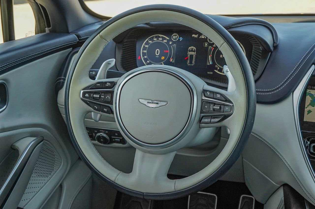 Used 2022 Aston Martin DBX image 37