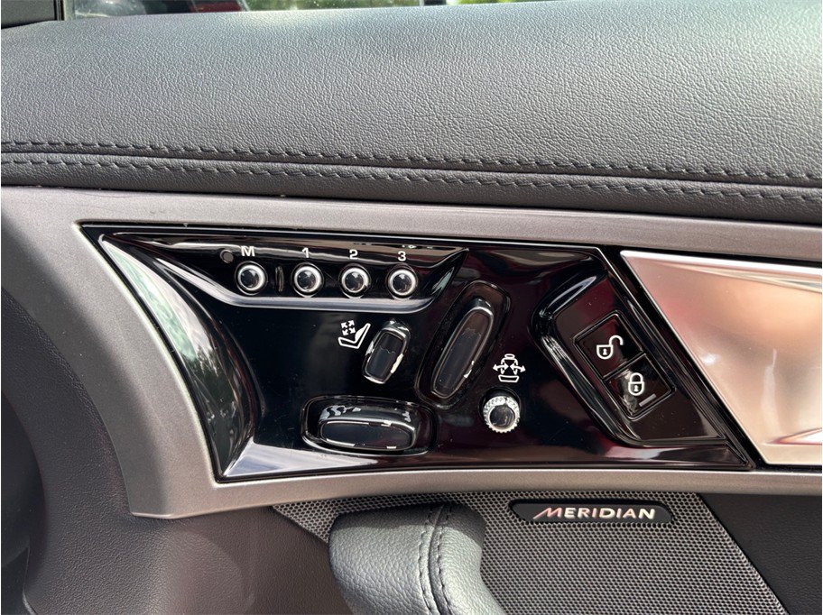 Used 2014 Jaguar F-TYPE Convertible RWD image 36