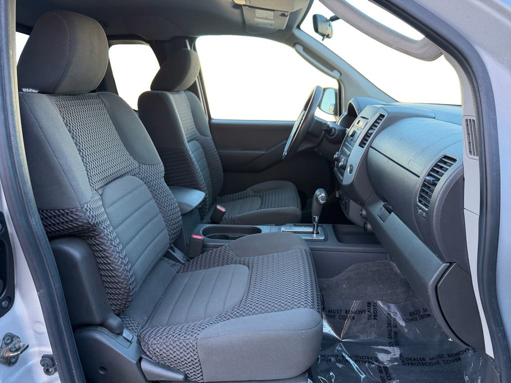 Used 2010 Nissan Frontier SE w/ SE Value Truck Pkg AWD/4WD image 18
