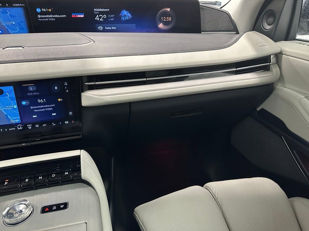 Used 2025 Lincoln Navigator L Reserve image 46